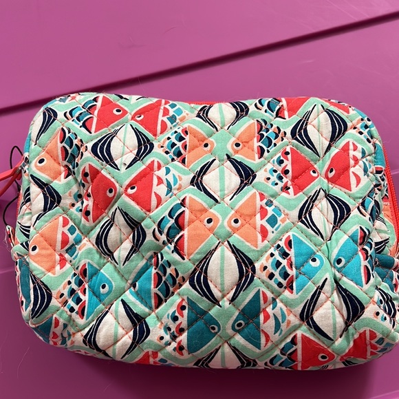 Vera Bradley medium makeup case - Picture 2 of 4
